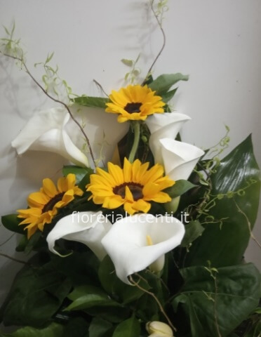 Mazzo gambo lungo girasoli e calle