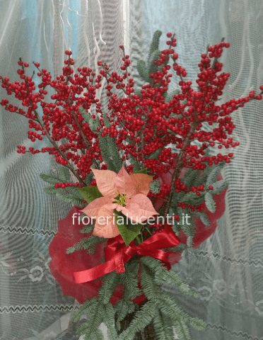 Mazzo con rami di Ilex verticillata rosso