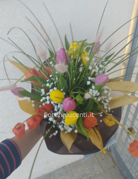 Bouquet di tulipani colori misti disponibili giallo ,arancione, glicine.