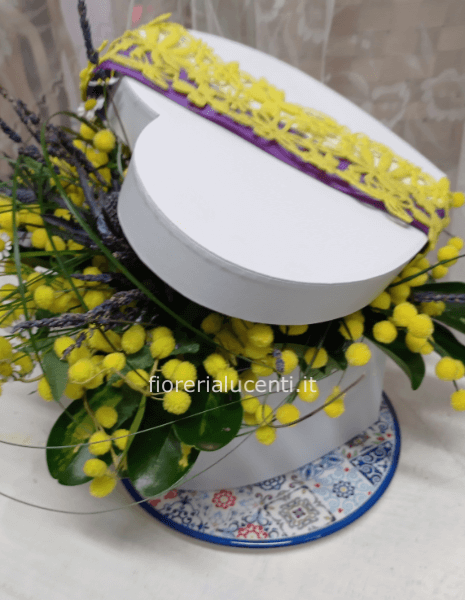 Cuore Flower Box di mimosa e fiori misura piccola cm 15*15