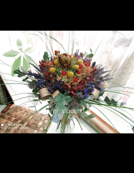 Mazzo di fiori secchi e stabilizzati 