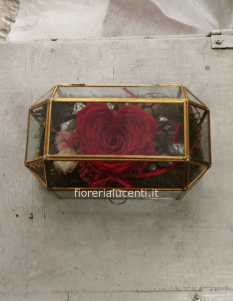 Scatola in vetro con rosa stabilizzata